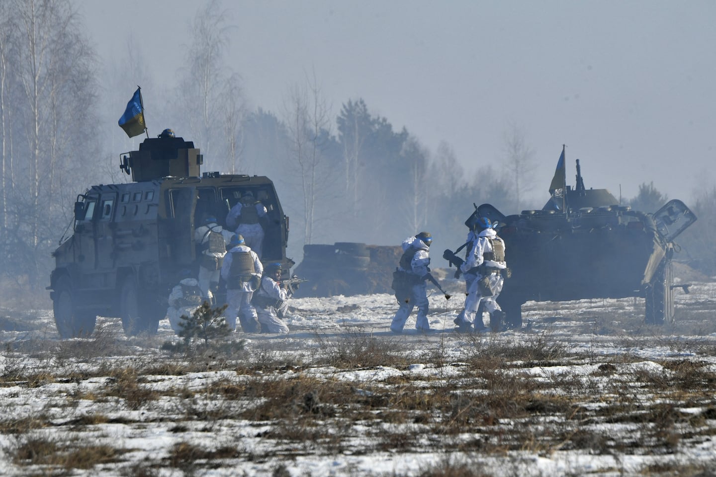 Russian cruise and ballistic missiles kill 4 in Ukraine and Ukrainian rockets kill 2 in Russian city - The Boston Globe
