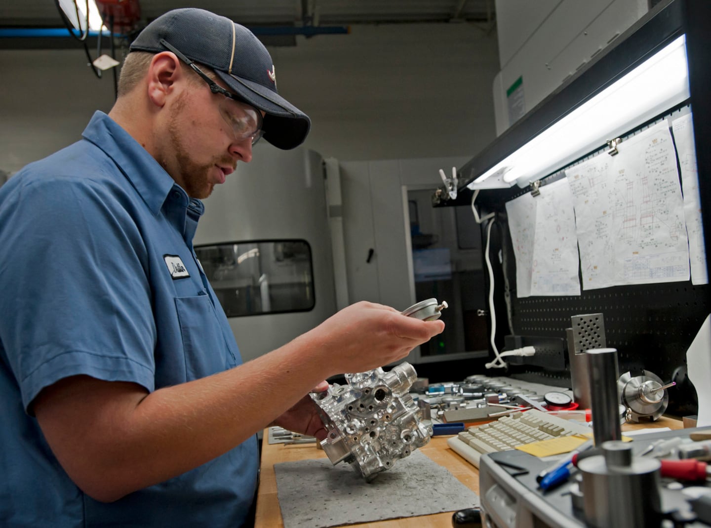CNC machinist Computer numerical control machinists like Dustin Kellogg of Tell Tool make $50,000 to $100,000 a year depending on skill level and amount of overtime worked.